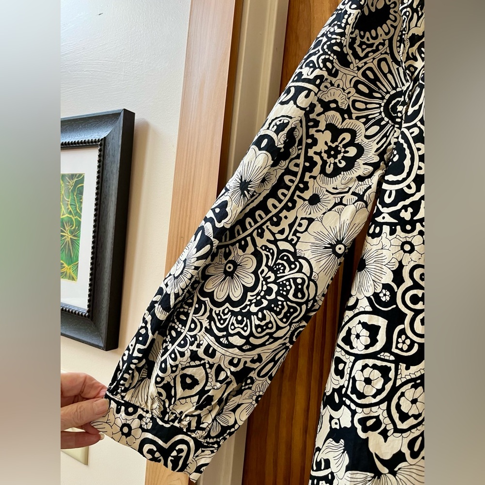 Umgee Monochrome Floral Top - Picture 12 of 14